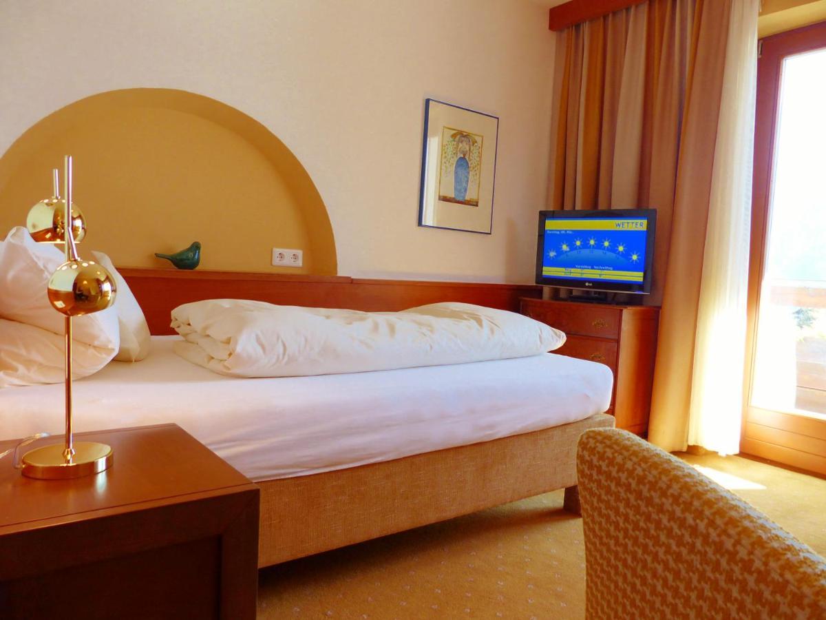 Hotel Garni Zerzer Серфаус Экстерьер фото