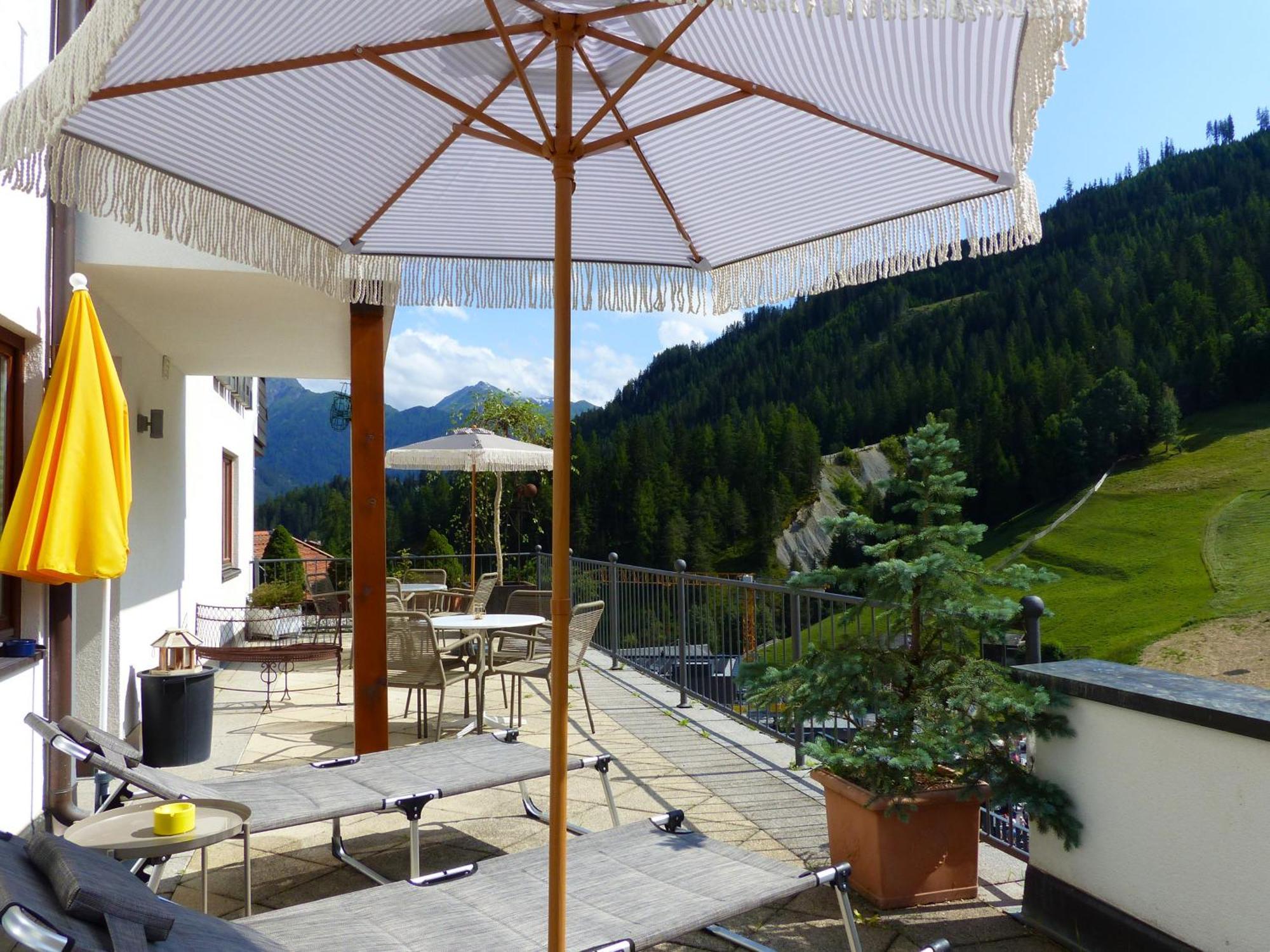 Hotel Garni Zerzer Серфаус Экстерьер фото