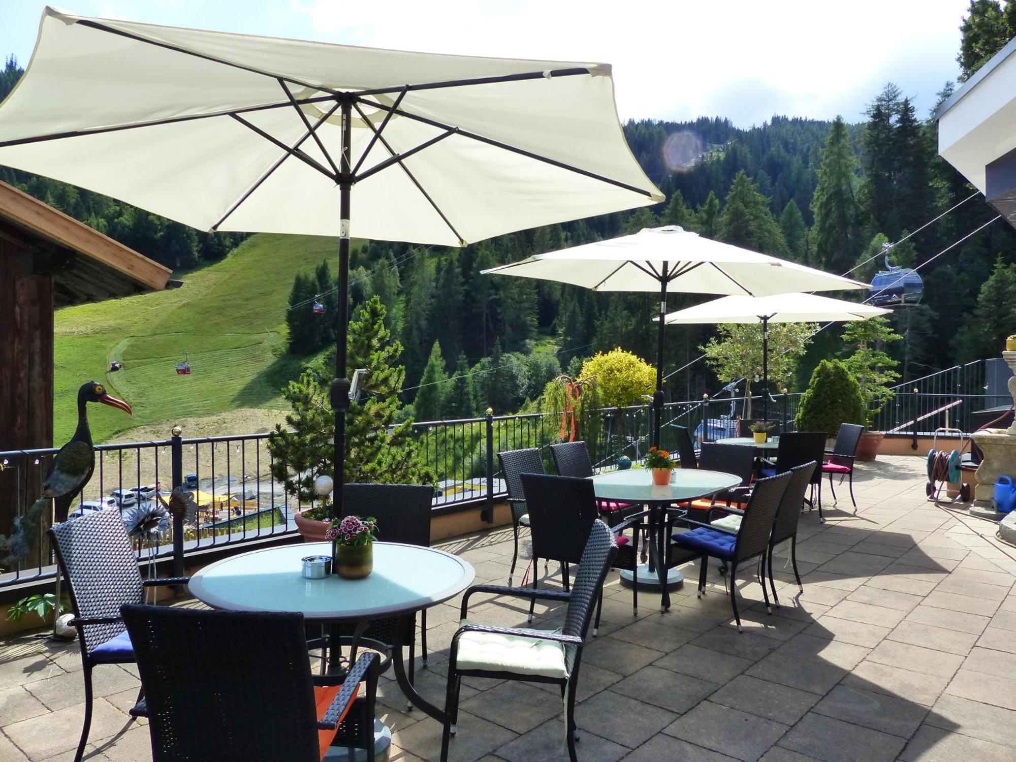 Hotel Garni Zerzer Серфаус Экстерьер фото