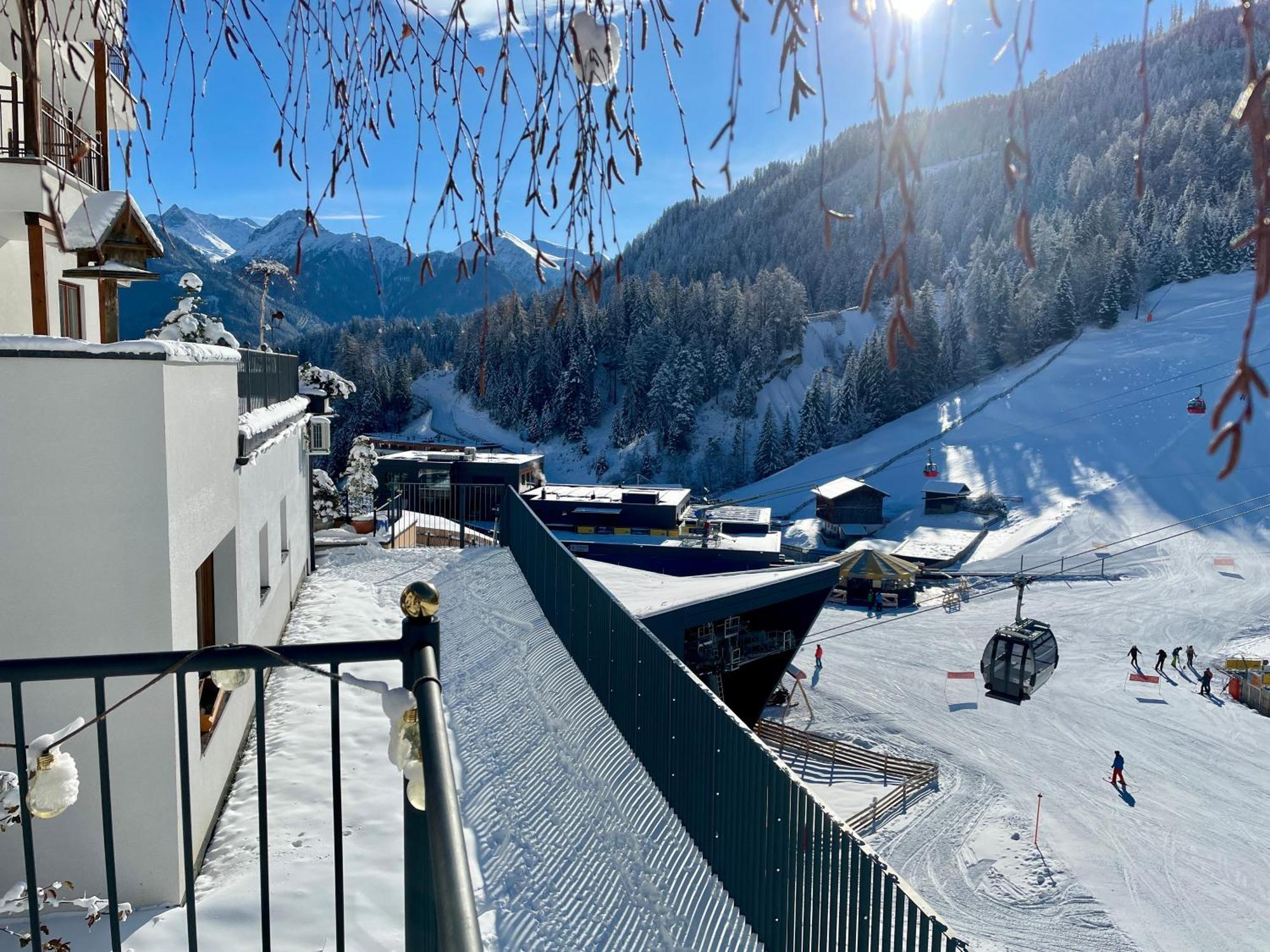 Hotel Garni Zerzer Серфаус Экстерьер фото