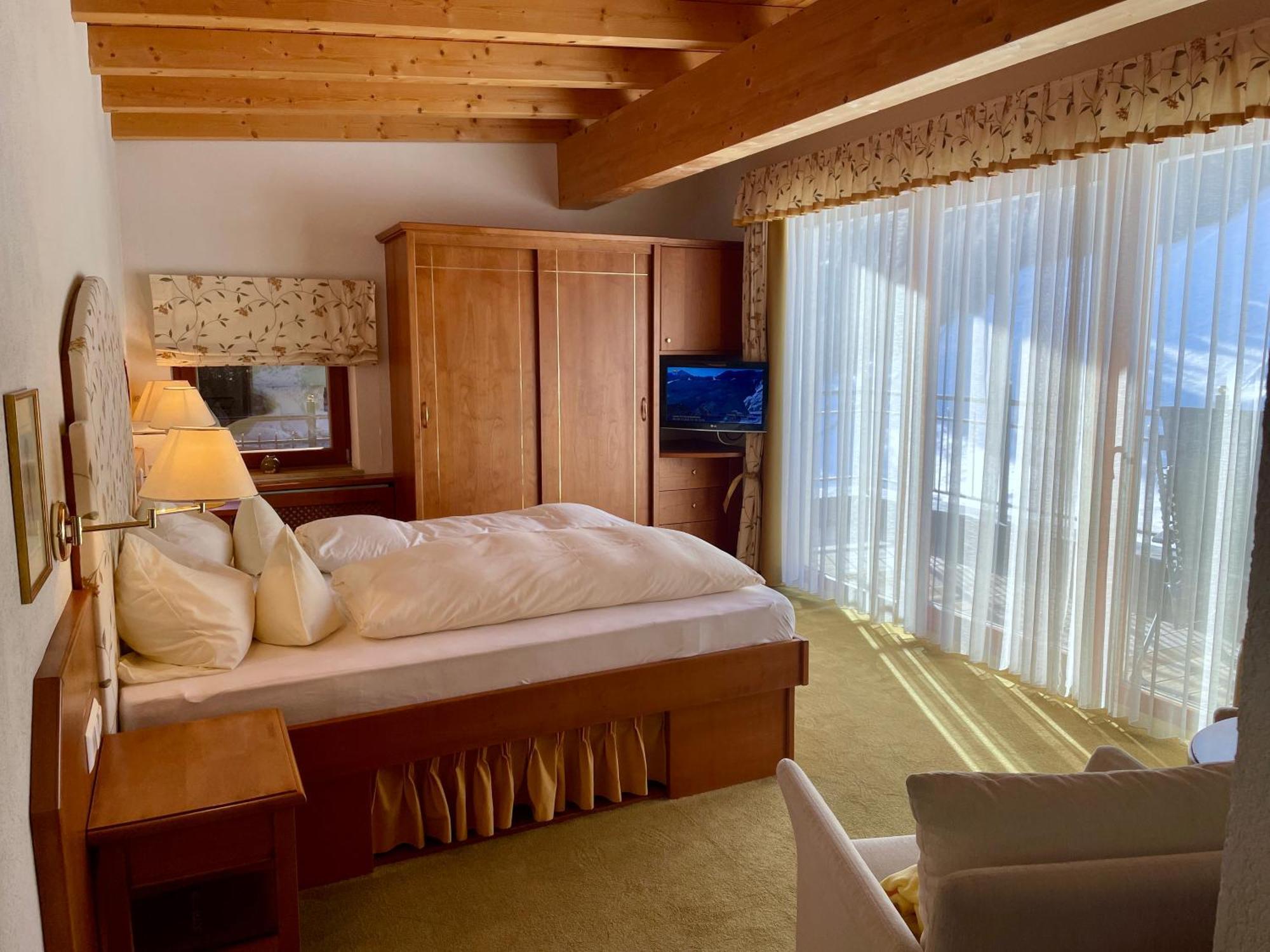 Hotel Garni Zerzer Серфаус Экстерьер фото