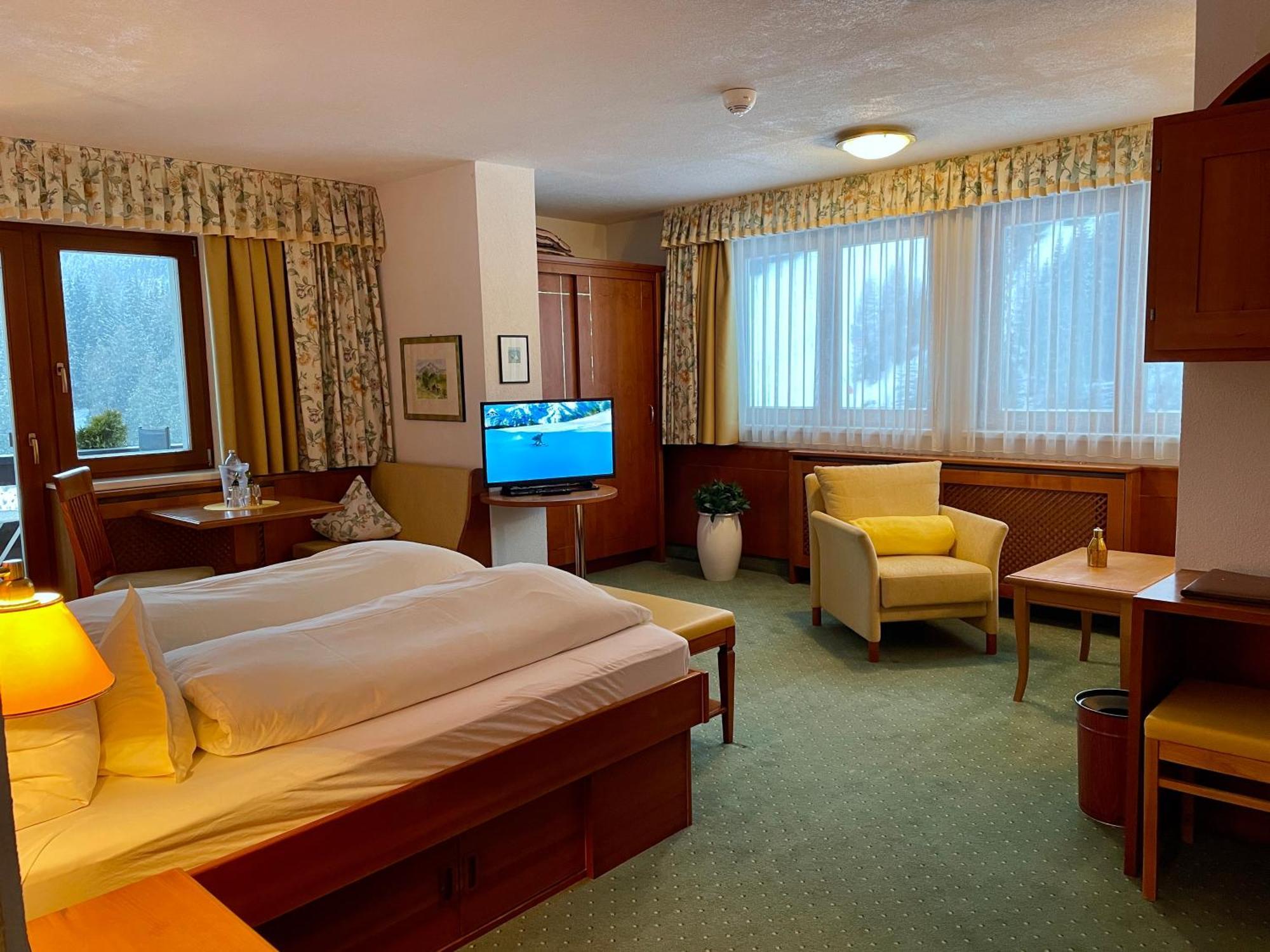Hotel Garni Zerzer Серфаус Экстерьер фото