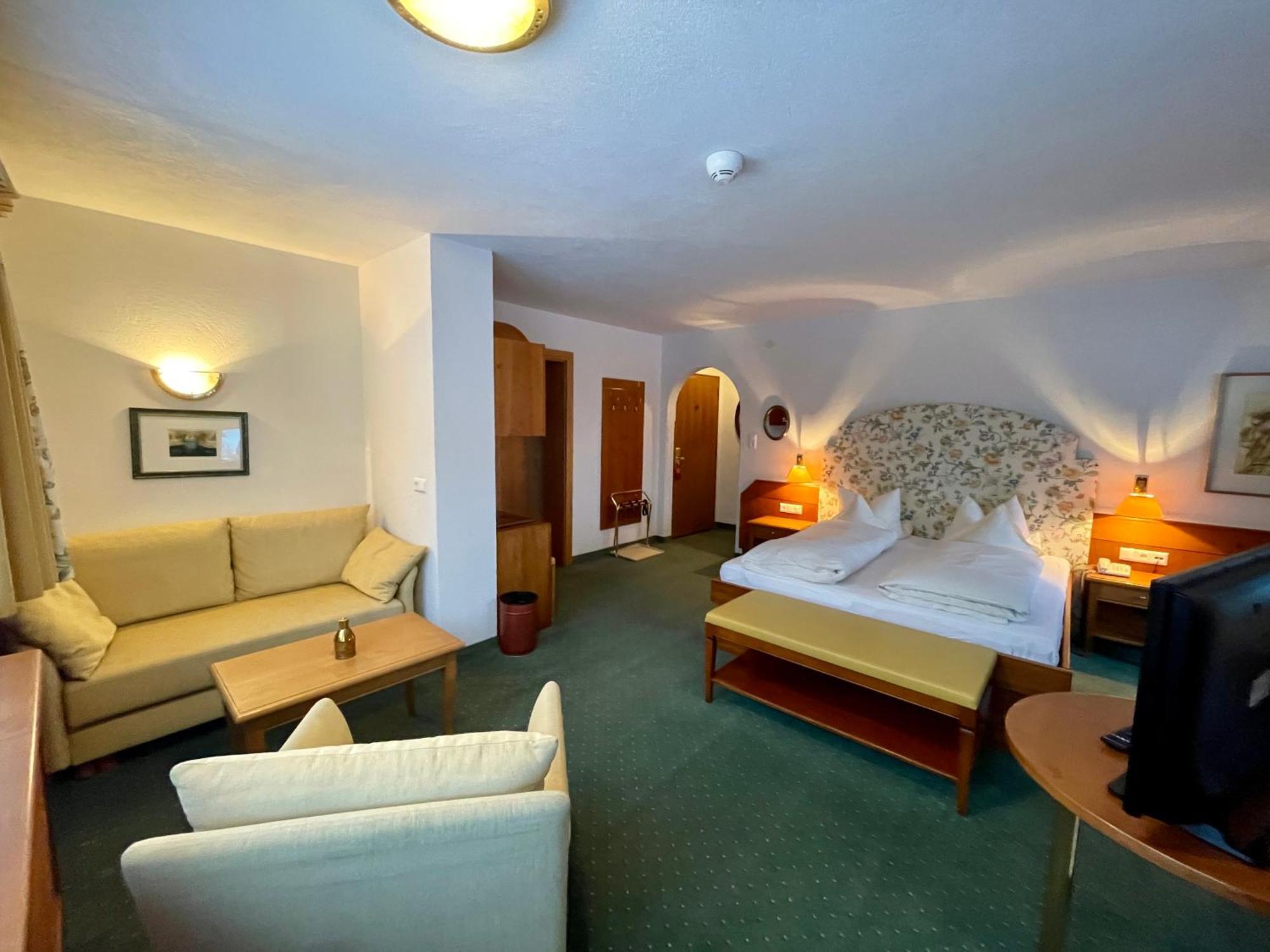 Hotel Garni Zerzer Серфаус Экстерьер фото